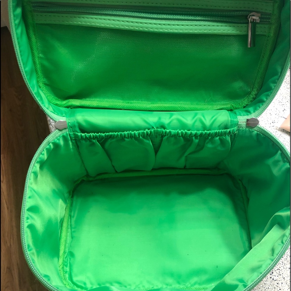 Jeffree Star Green Cosmetics bag